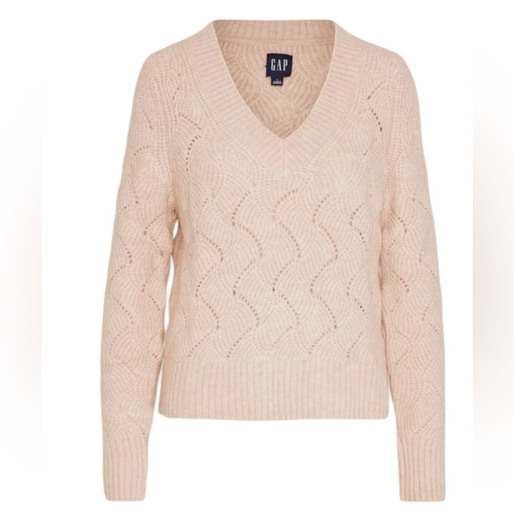 🌸Gap VNeck Pointell Sweater